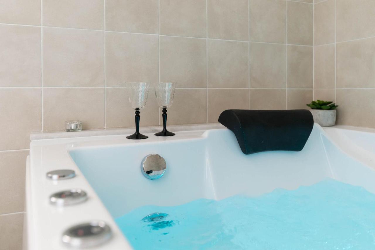 Bianco Sale Holiday Home - Seaview Terraces オストゥーニ エクステリア 写真