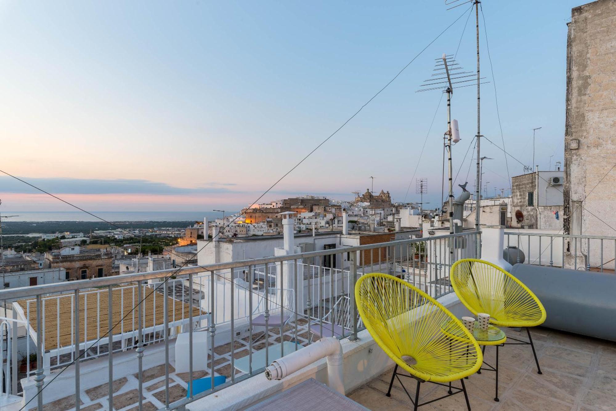 Bianco Sale Holiday Home - Seaview Terraces オストゥーニ エクステリア 写真