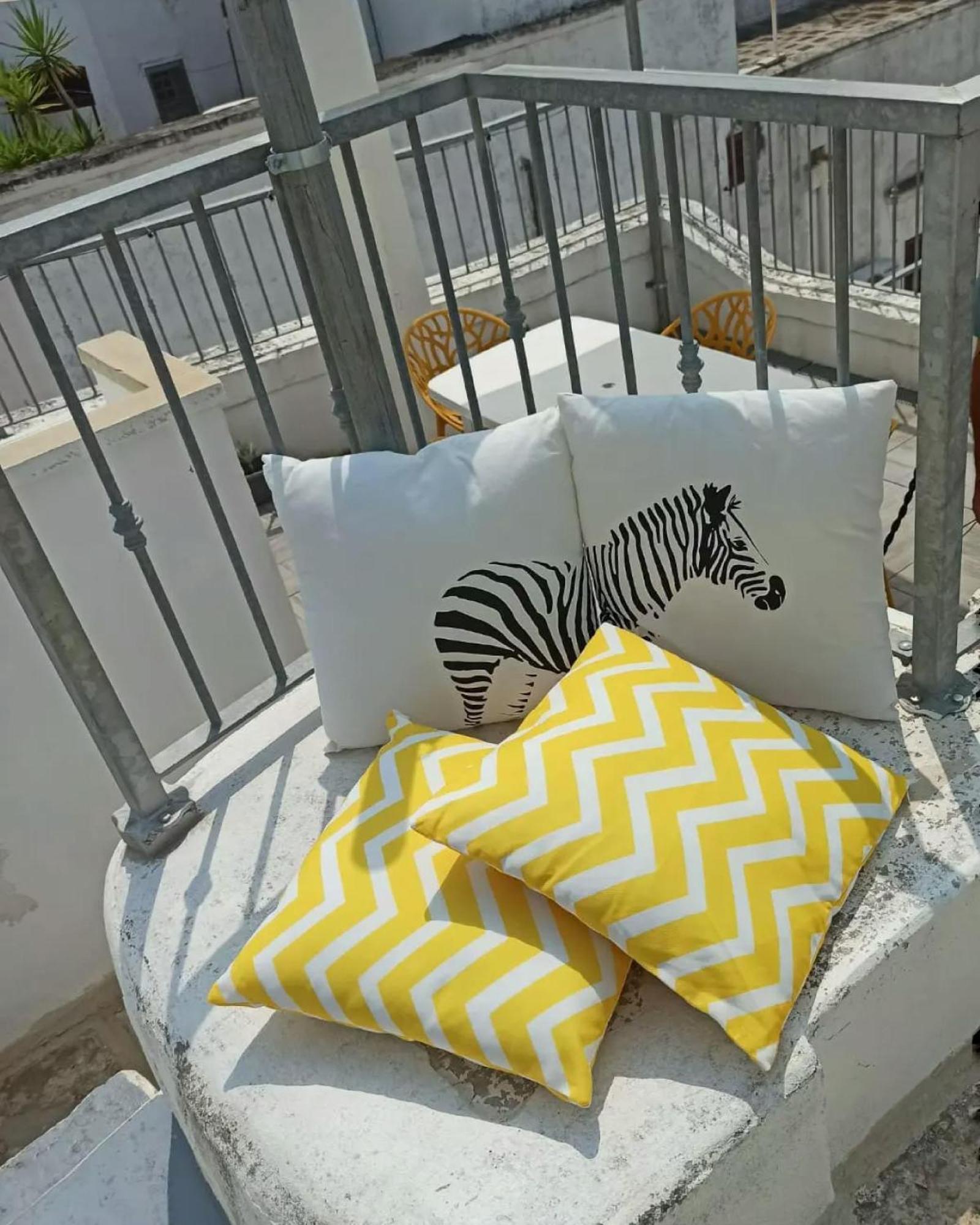 Bianco Sale Holiday Home - Seaview Terraces オストゥーニ エクステリア 写真